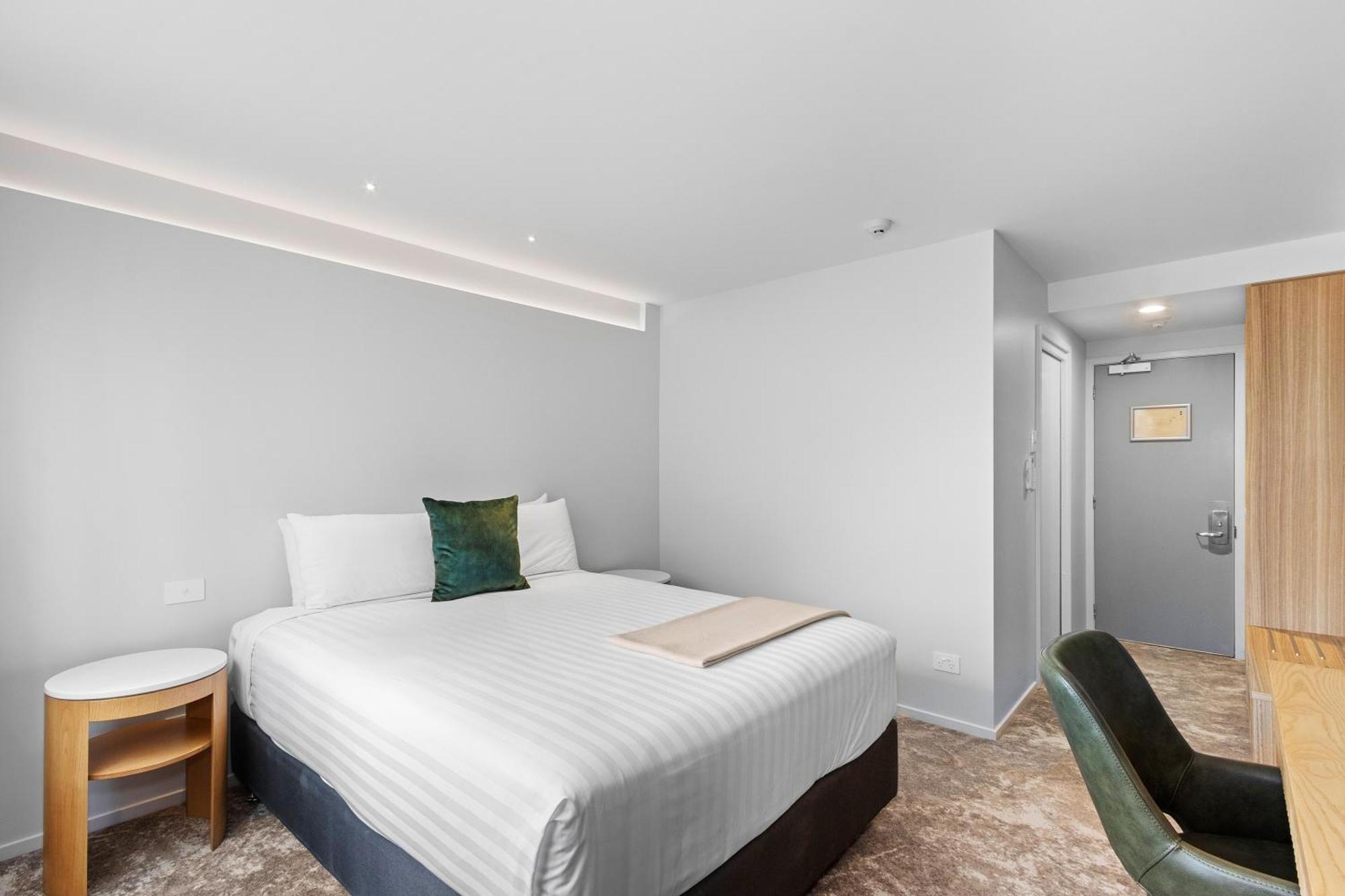 Hotel Elms Christchurch, Ascend Hotel Collection Экстерьер фото